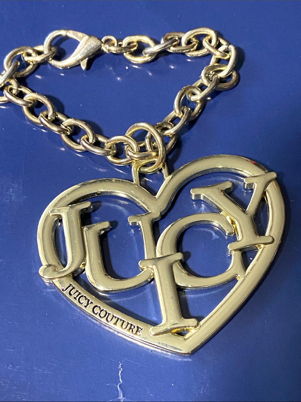 Juicy Couture Gold-tone Heart Logo 
HEART CHARM CHAIN BRACELET Add to Bag